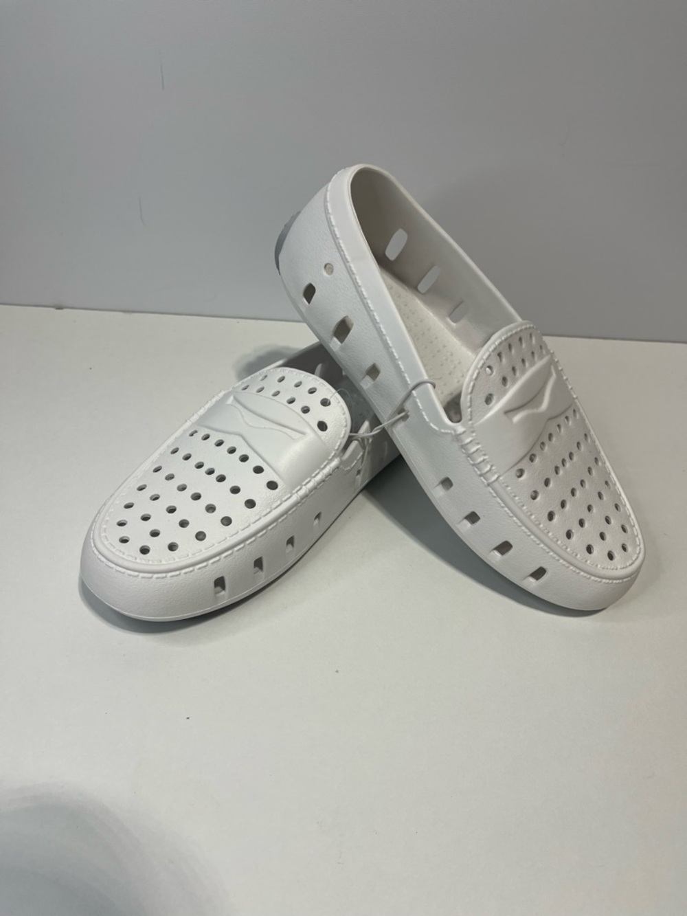 Floafers White and Gray Boat Shoes Boys Girls Size 4 Yacht Rock Water Shoe